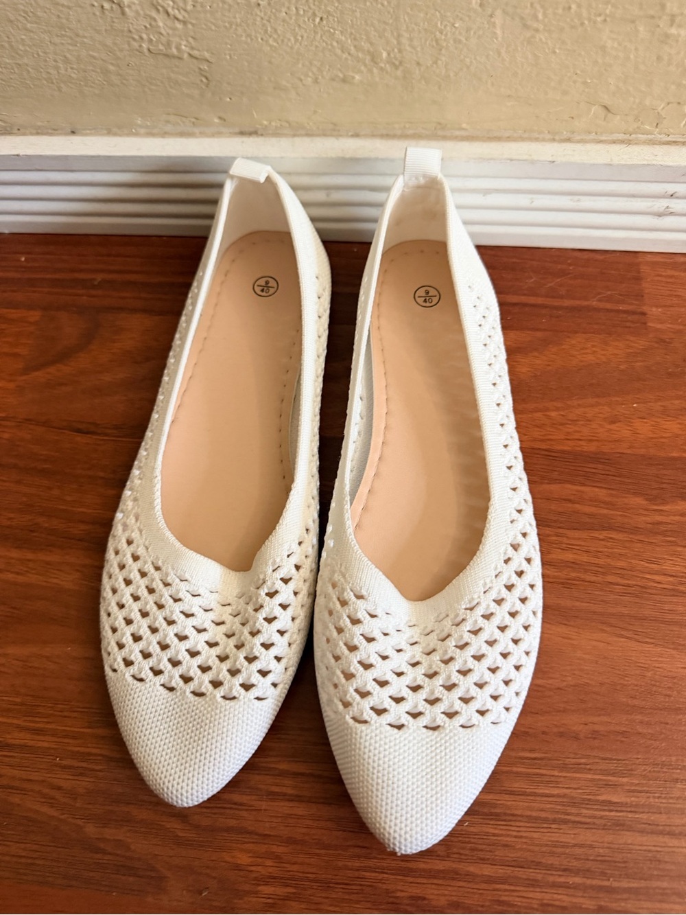 Source Unknown Cream Knit Pointed-Toe Flats